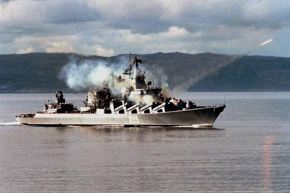 Крейсер «Маршал Устинов» проведет ракетные стрельбы в Баренцевом море