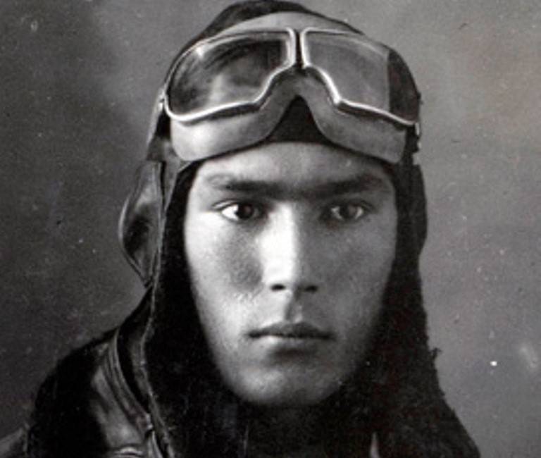 Окрылённый любовью к Отчизне: Герой Советского Союза лётчик Нуркен Абдиров