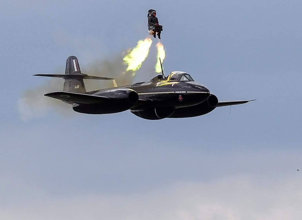 Пенсия подождёт: самолёт-трудяга «Метеор» и катапультирование в полёте