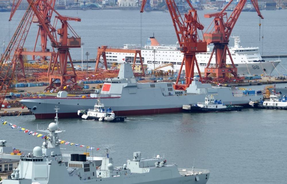В Китае в один день спустили на воду два ракетных эсминца