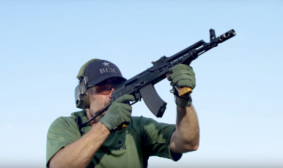 Американец опробовал венгерский клон «калаша»: «Уникальный вариант АК-47»