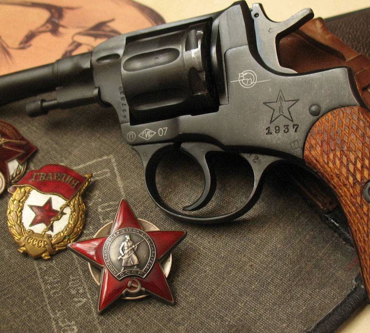 Револьвер системы «Наган» — символ революции 1917 года