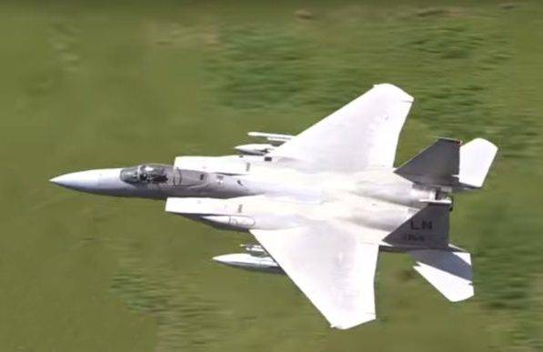 Как F-15 проходили «петлю Маха»