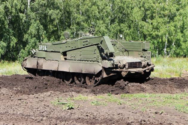 Мощный тягач на базе Т-80У впервые показали на "Рембате-2018"