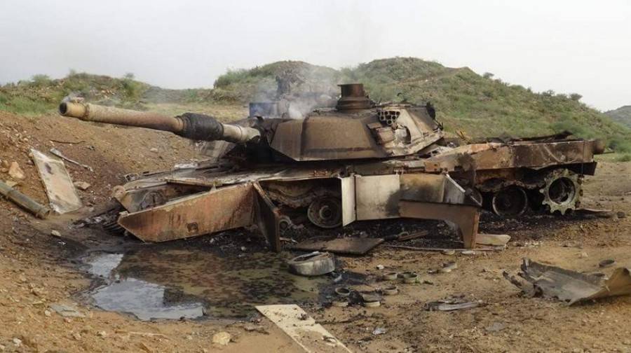 Саудиты несут потери: ракетный штурм Хаути уничтожил танки, БТР и пикапы