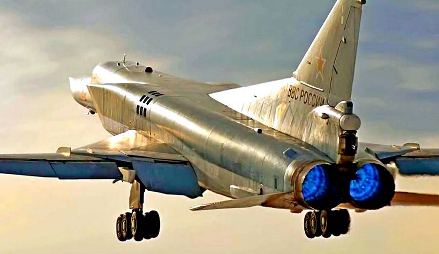Пламенный привет Трампу: Казанский авиазавод выкатывает «маленький Ту-160»