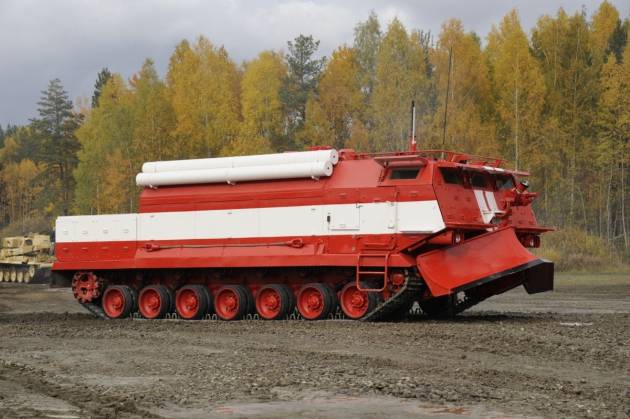 Уралвагонзавод представил уникальный 65-тонный пожарный танк СПМ