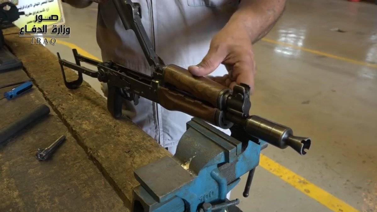 Ремонт автоматов и пулеметов Калашникова восстановили в Ираке