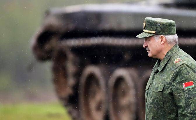 Лукашенко помогает Киеву отвоевать Донбасс