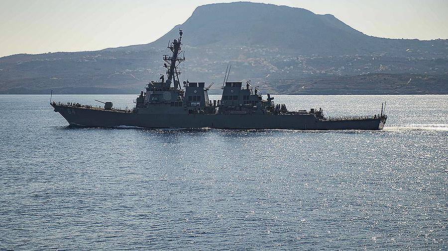 Ракетный эсминец США Carney вошел в Черное море