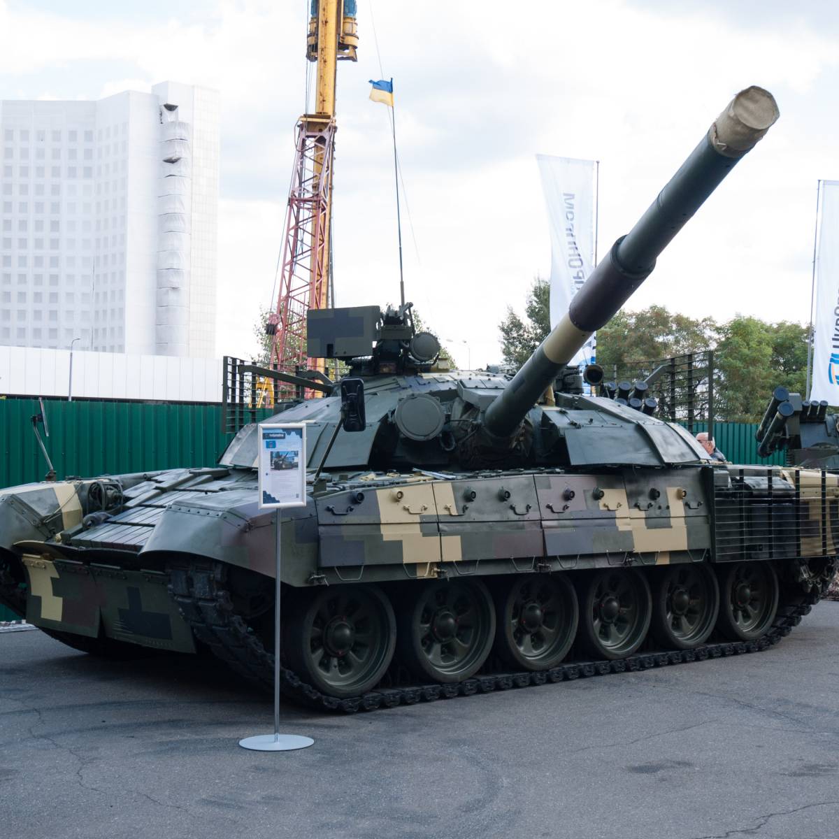 Украина испытывает модернизированный танк Т-72АМТ