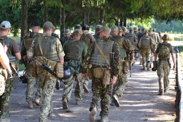 Солдаты ВСУ бегут из Донбасса, разрывая контракты с Киевом