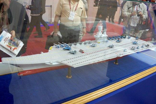 Модель легкого многоцелевого авианосца представили на "Армии-2018"