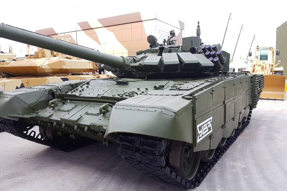 Т-72БЗ против Т-72АМТ: российские и украинские танки сравнили во Вьетнаме