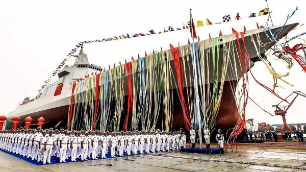 Сделано в Китае: первый ракетный крейсер вышел в море