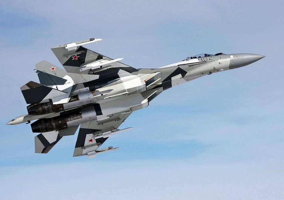 Идеальная мишень для Су-35: маневры авиации США играют на руку России