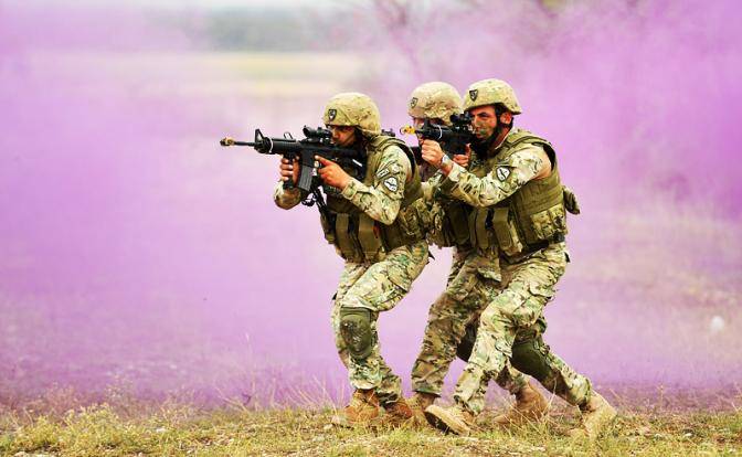НАТО запрещает Шойгу военные маневры