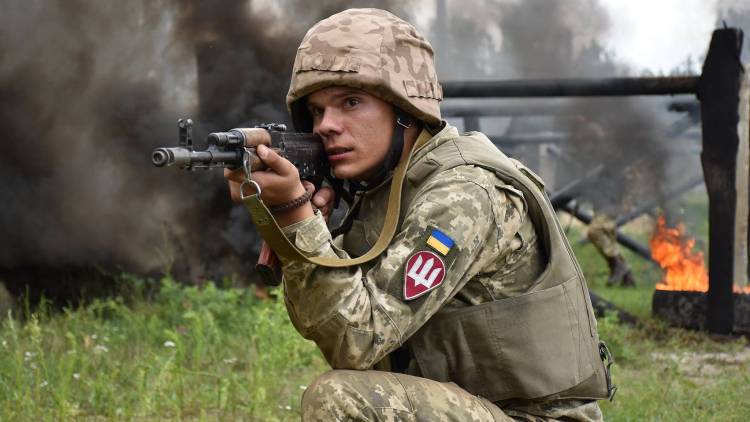 Боец ВСУ расстрелял под Донецком двух офицеров