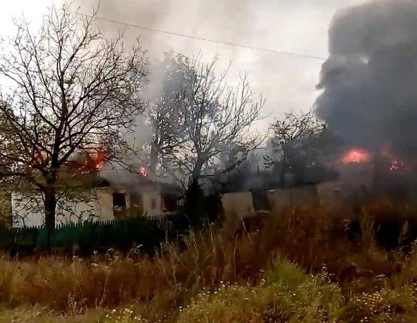 Силовики ООС нанесли удар по Зайцево: сгорело пять жилых домов