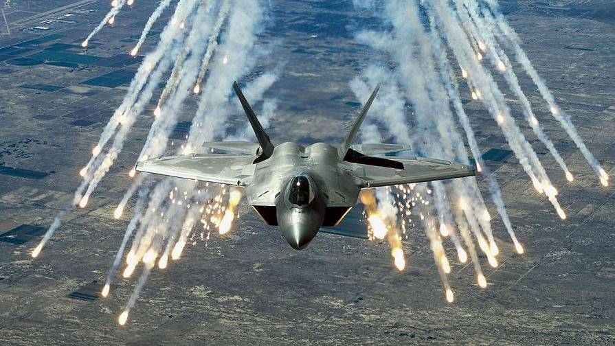 NI: Россия вынуждает США сделать F-22 еще смертоноснее