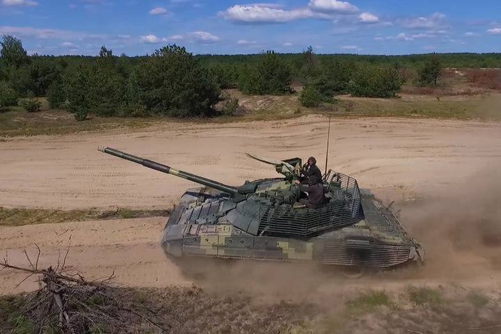 Возможен танковый прорыв: ВСУ доводят модернизированный Т-72АМТ до ума