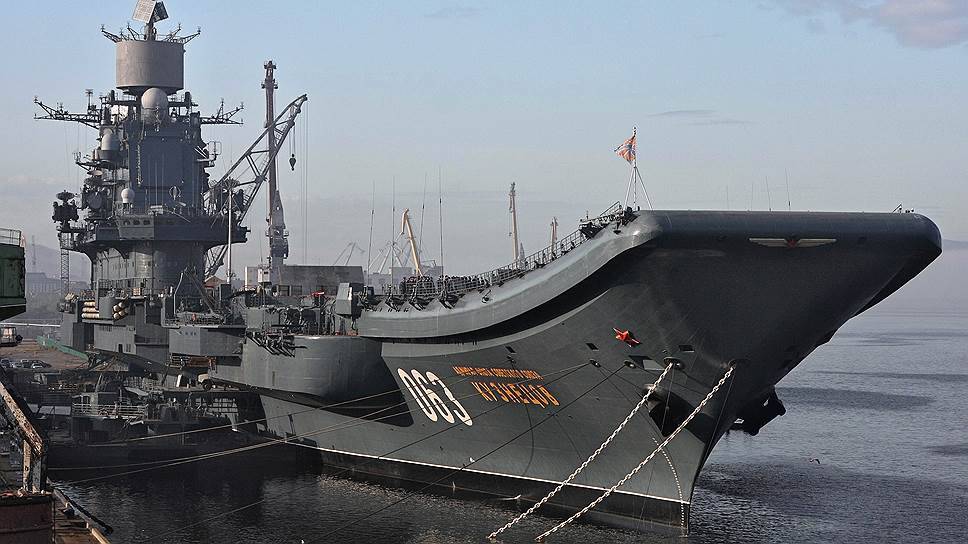 Добро пожаловать в док: "Адмирал Кузнецов" завершает плавание