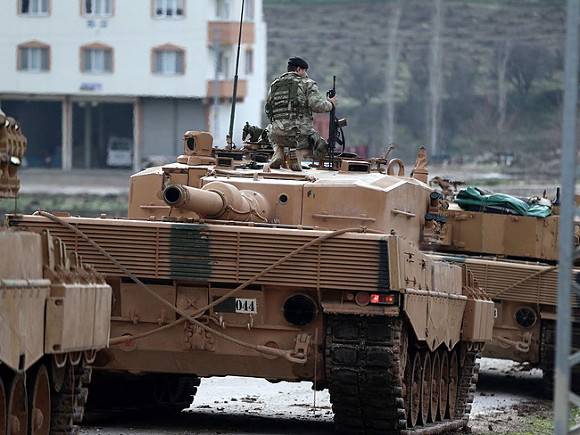 Турция перебросила к границе Сирии танки «для сдерживания России»
