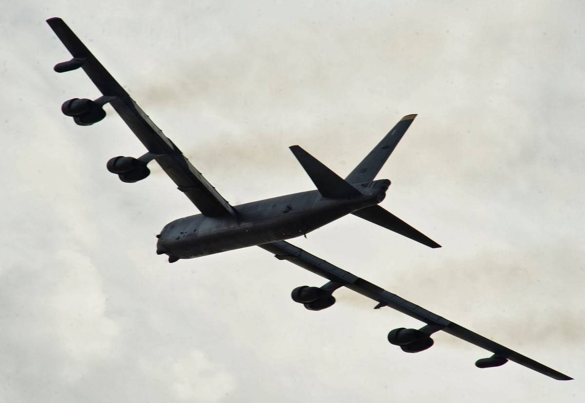 Американский B-52 подлетел к базе ПВО РФ «Арктический трилистник»