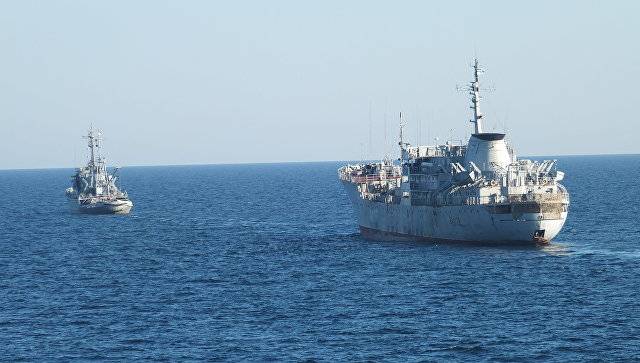 Боевые корабли Украины прошли под Крымским мостом
