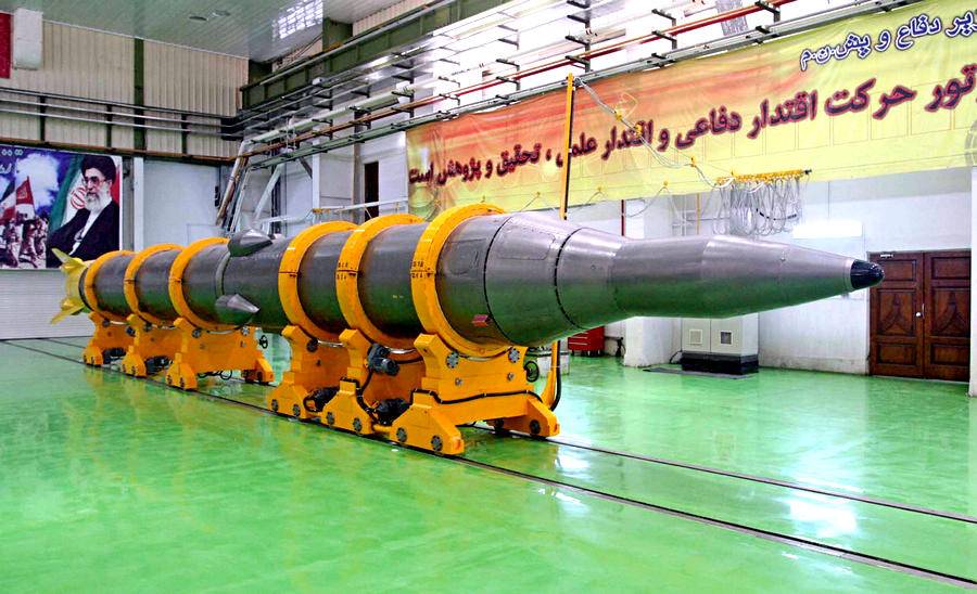 Иран впервые нанес удар баллистическими ракетами по Сирии