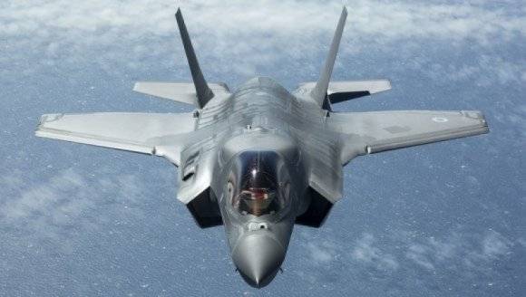 В США раскритиковали первый боевой вылет истребителя F-35