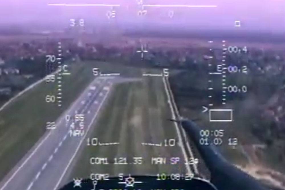 Опубликовано видео "акробатического" полета МиГ-21