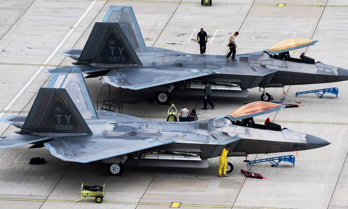 "Выглядит он не очень хорошо": F-22 попали под удар стихии