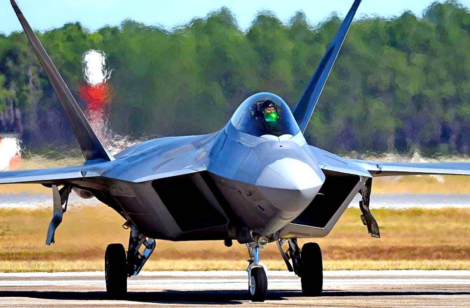 В США повреждены и уничтожены 17 истребителей F-22