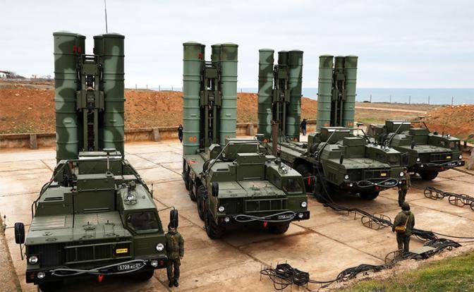 Российские танки и ракеты укрепляют восточные плацдармы