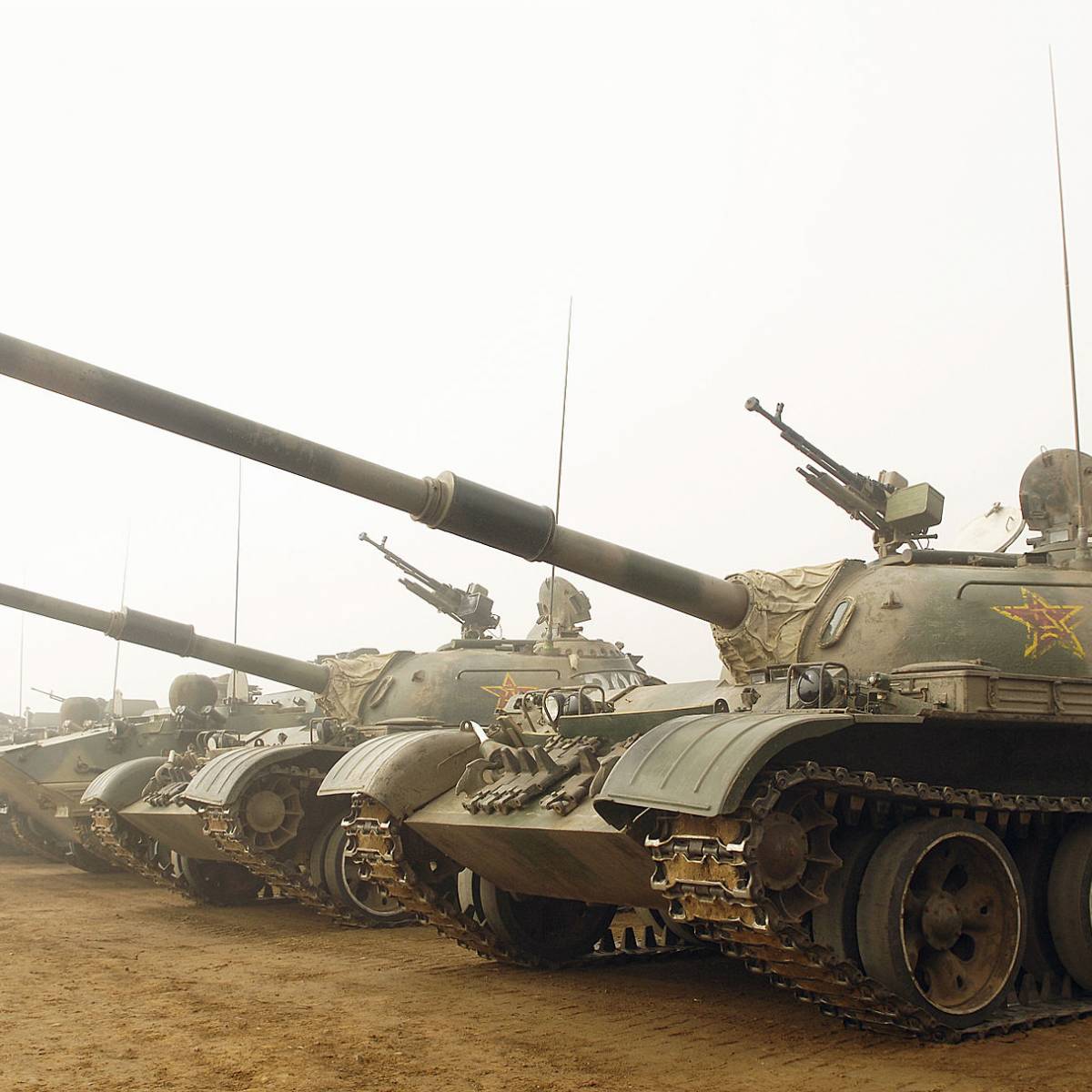 Бронированная армада: устаревшие танки превратят в боевых роботов в Китае