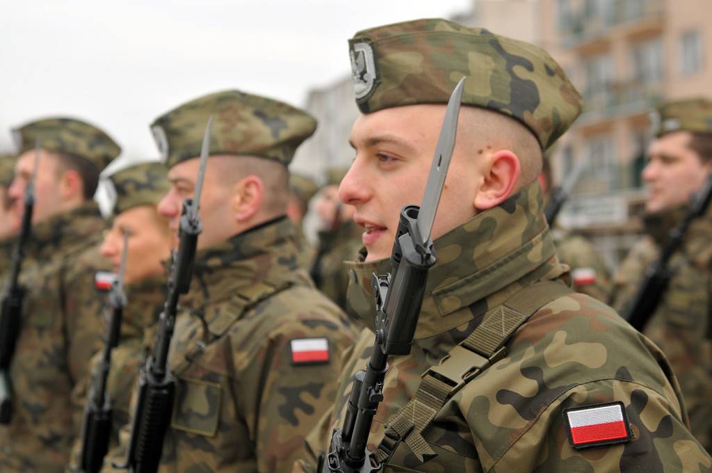 Минобороны Польши: польская армия восстановит полк на границе с Россией