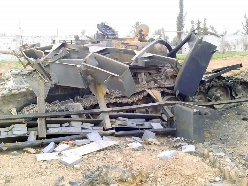 Подбитый сирийский Т-72 раскрыл секреты дополнительного бронирования