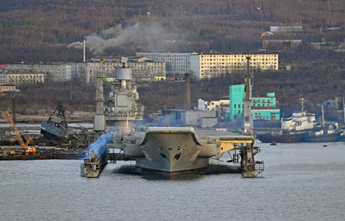 «Адмирала Кузнецова» буксируют после ЧП, плавдок затонул