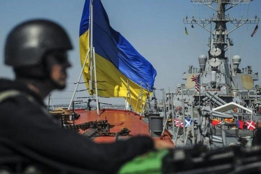 Кто подталкивает Украину к морской войне с Россией?
