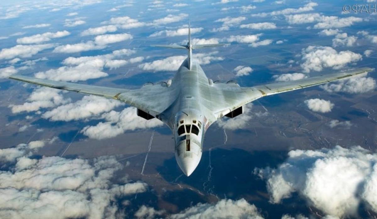 Полет Ту-160 вблизи НАТО: почему ракетоносцы РФ "всполошили" британские ВВС