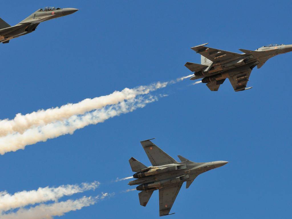 Зачем Индии «Рафали» и F-18, когда она почти научилась делать Су-30?