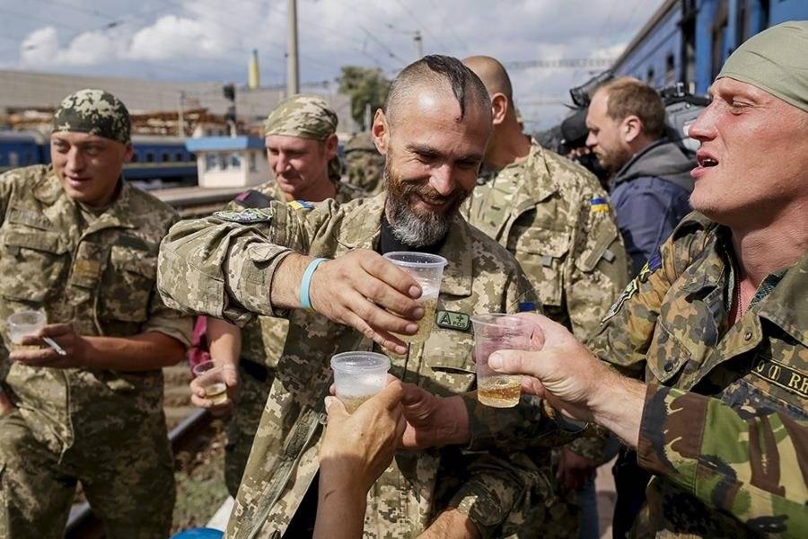 Солдаты в бане фото