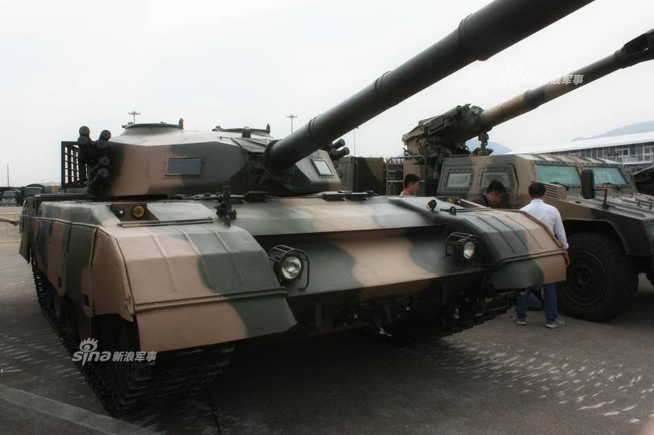 Как у "Арматы": танки с двумя люками в корпусе замечены в Китае