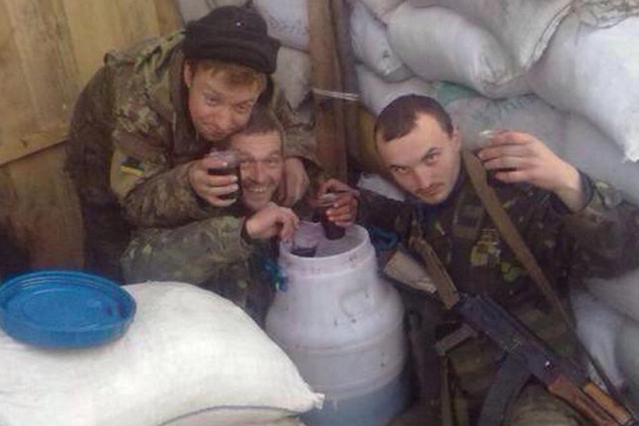 Украина: по рейтингу - армия, по сути - банда