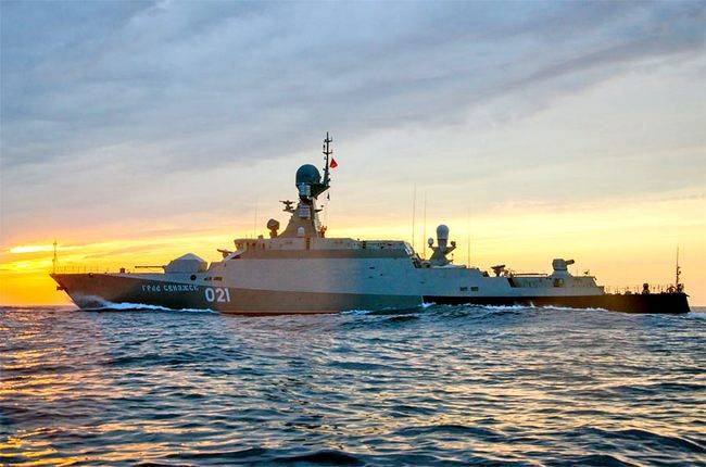 Новейший российский корабль c «Калибрами» провели через Босфор на буксире