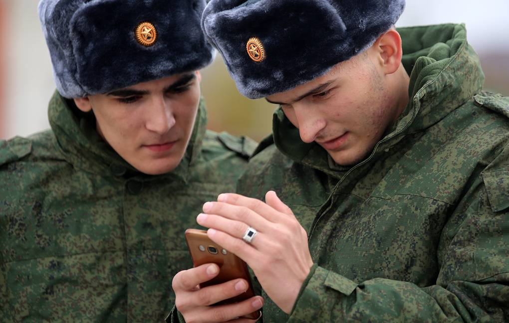 Госдума запрещает военным размещать в интернете данные о своей службе