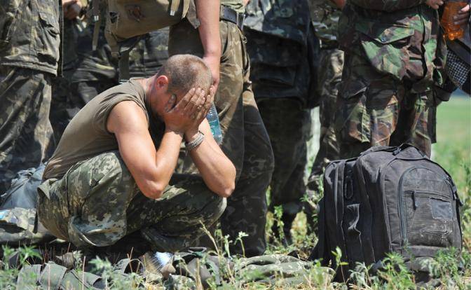 Тысячи вооруженных украинских дезертиров бегут в Россию