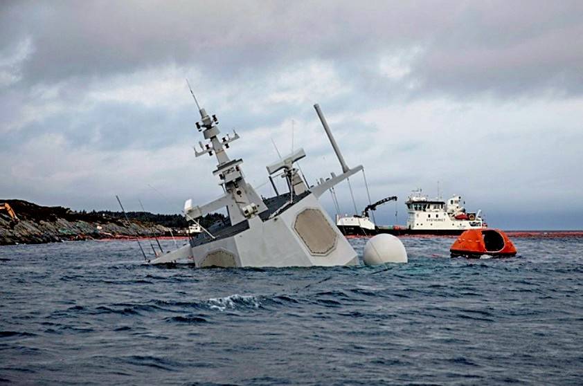 Успешно затонул: военный фрегат НАТО полностью ушёл под воду