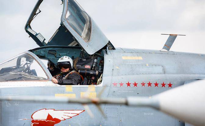 Победа на фюзеляже: Летчики ВКС в Сирии присвоили звездочки на самолетах